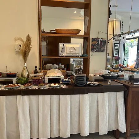 Giovanna Hotel *